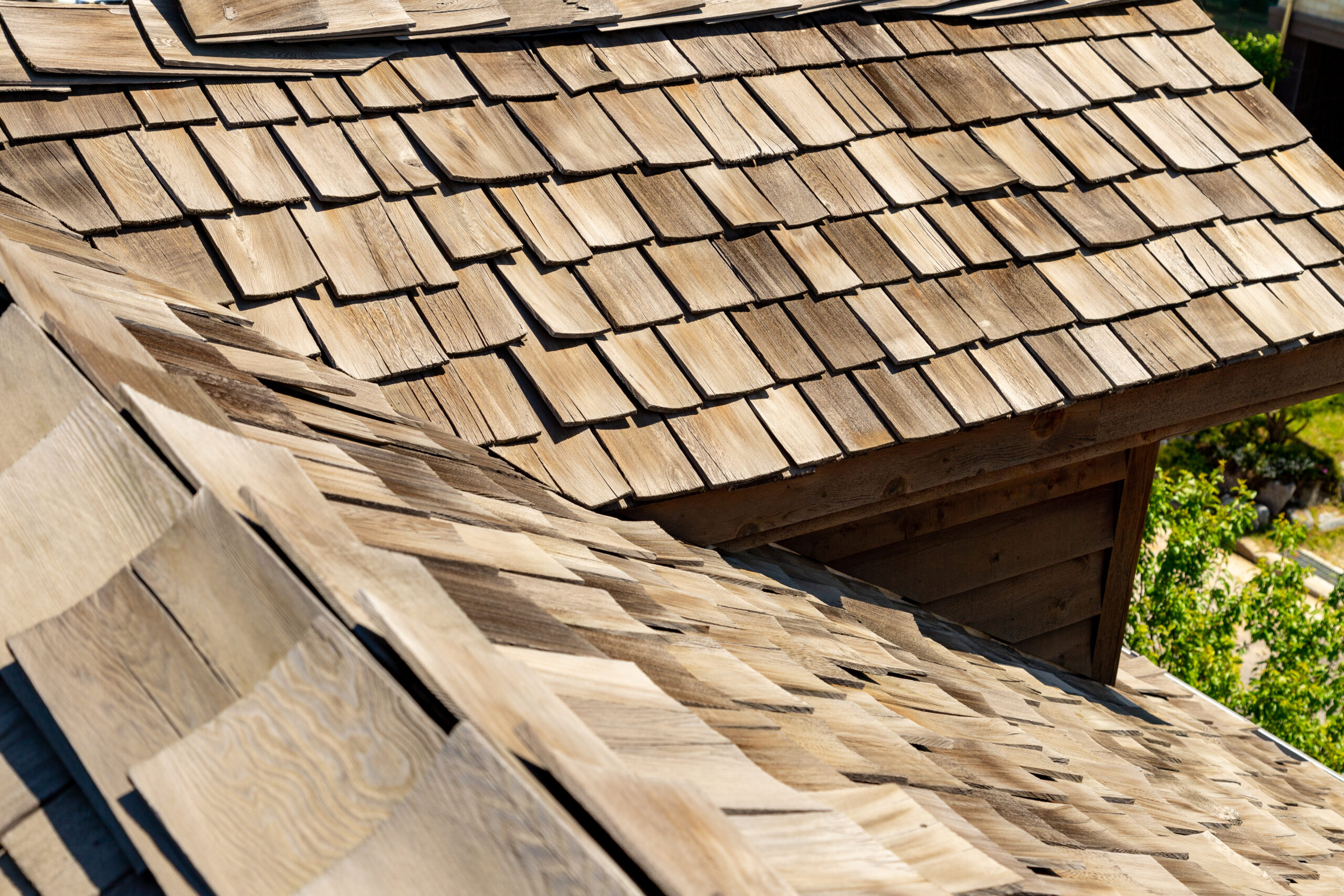 Redline Contracting provides expert cedar roofing installations in the greater Minneapolis metro area with many choices in colors to create a lasting, gorgeous roof.
